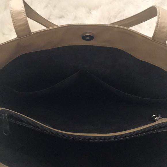 Kate Spade Tan Diaper/Baby Bag Black Interior - Picture 4 of 4